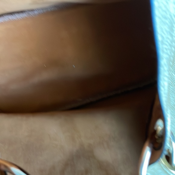 Gold Shoulder Bag  with separate makeup bag inside Great Condition - Picture 3 of 3